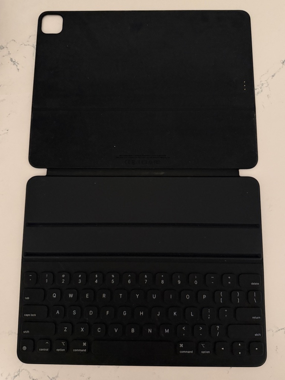 Apple Smart Keyboard Folio for iPad in Black
